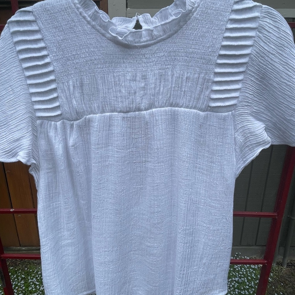 White gauze blouse.